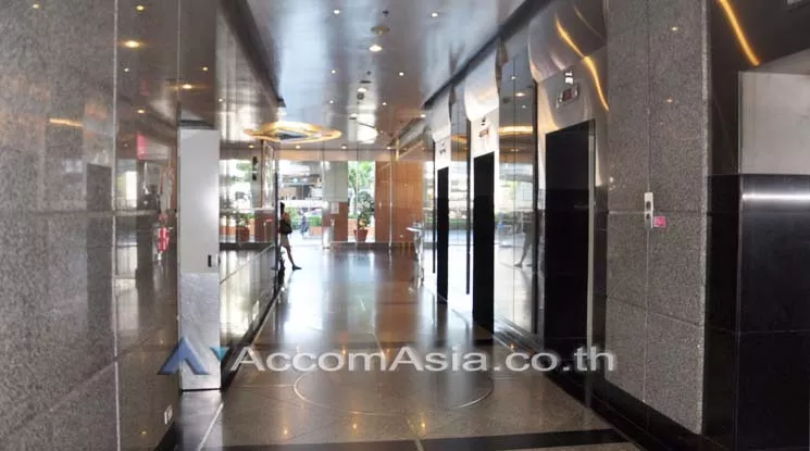 6  Office Space For Rent in Ploenchit ,Bangkok  at Q House Ploenchit Service Office AA10195